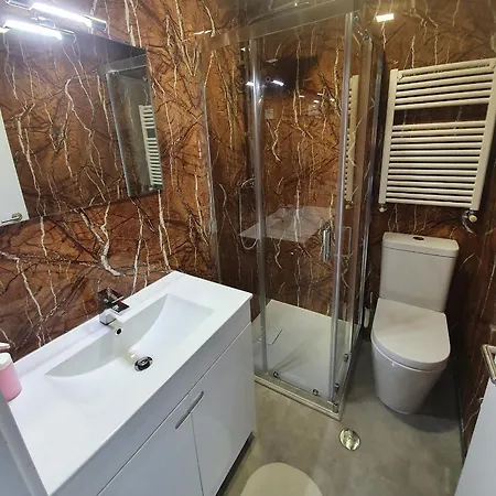 Bus Station Flat Apartman *