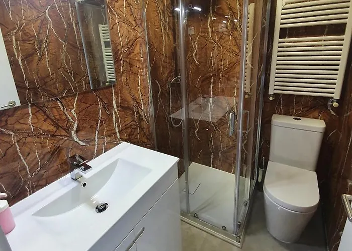 Bus Station Flat Apartment *